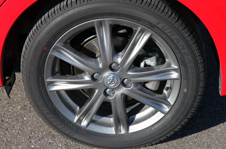  Toyota Yaris SE 2012 года  (фото 32 из 33)